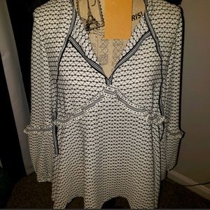 BCBGMAXAZRIA White Spade/Heart V-Neck Ruffle Front Tie Flowy Long Sleeve Blouse